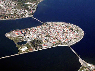 Aitoliko, une ville dans la mer