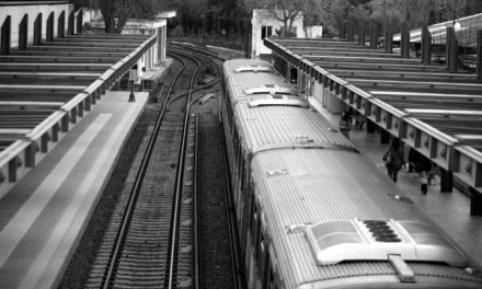 Ilektrikos: le train qui traverse Athènes