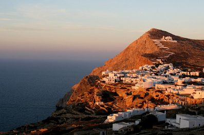 Folégandros: Beauté sauvage et couleur traditionnelle