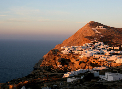 Folégandros: Beauté sauvage et couleur traditionnelle