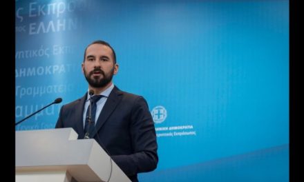 Incendies en Attique | Le gouvernement va s’opposer aux intérêts dans la lutte contre les logements construits illégalement, affirme Tzanakopoulos