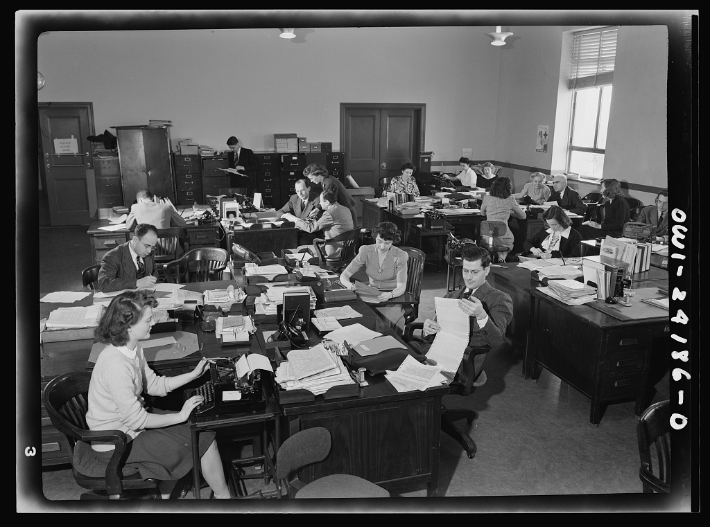 Office of War Information research workers 8d28682v