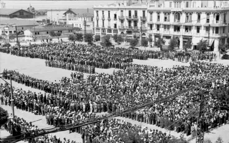 Photo Le rassemblement des juifs de Salonique Juillet 1942 