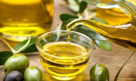 L’huile d’olive grecque : l’histoire et l’avenir d’produit versatile et béni