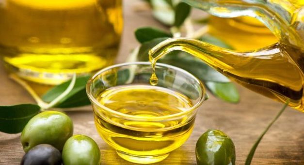 L’huile d’olive grecque : l’histoire et l’avenir d’produit versatile et béni