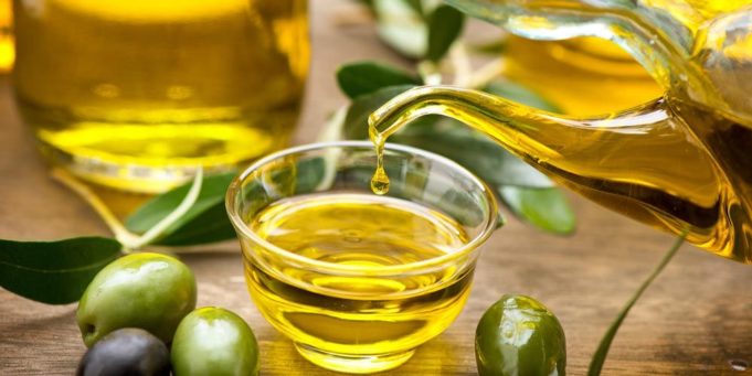 L’huile d’olive grecque : l’histoire et l’avenir d’produit versatile et béni
