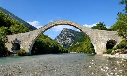 Le pont de Plaka restauré reçoit le prix du patrimoine Europa Nostra