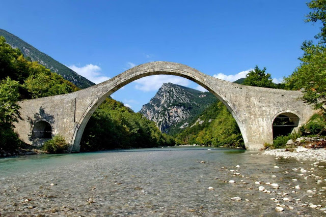 Le pont de Plaka restauré reçoit le prix du patrimoine Europa Nostra
