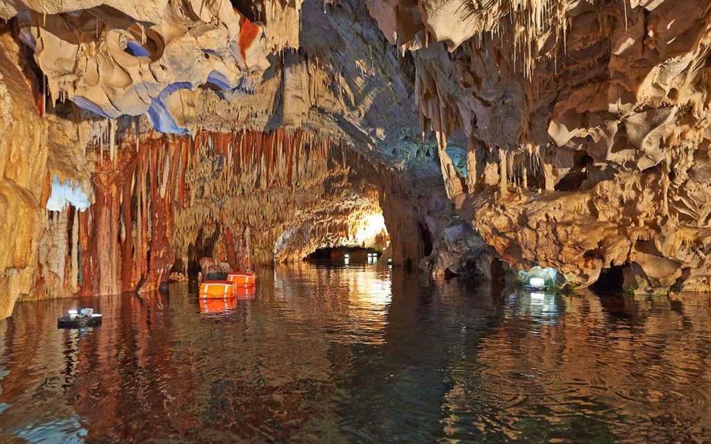 Les grottes de Diros: voyage dans la magie de la nature