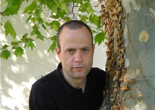 Interview | Gilles Decorvet : un traducteur, enseignant et conteur néo-helléniste