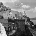 Le voyage photographique de Nelly à Santorin (1928-1932) : la mer Égée en noir et blanc