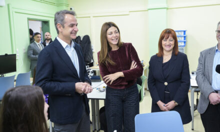 Le nouveau Centre d’Innovation à Ioánnina inauguré par la ministre de l’Éducation, des Affaires religieuses et des Sports, Sofía Zacharaki, et visité par le Premier ministre, Kyriakos Mitsotakis