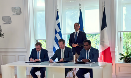 Présence du Premier ministre Kyriakos Mitsotakis à la signature de l’accord portant sur l’entrée de Meridiam au capital de GSI en tant qu’actionnaire majoritaire et de l’accord conclu entre IPTO, GSI et Nexans relatif à la réalisation d’études du fond marin en vue de la mise en œuvre du projet