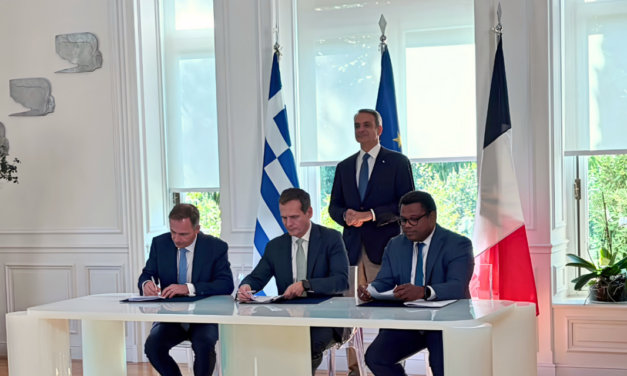 Présence du Premier ministre Kyriakos Mitsotakis à la signature de l’accord portant sur l’entrée de Meridiam au capital de GSI en tant qu’actionnaire majoritaire et de l’accord conclu entre IPTO, GSI et Nexans relatif à la réalisation d’études du fond marin en vue de la mise en œuvre du projet
