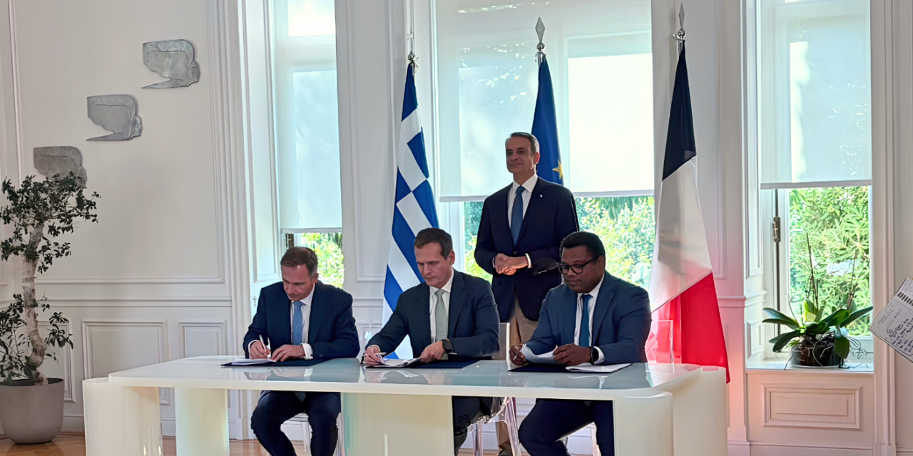 Présence du Premier ministre Kyriakos Mitsotakis à la signature de l’accord portant sur l’entrée de Meridiam au capital de GSI en tant qu’actionnaire majoritaire et de l’accord conclu entre IPTO, GSI et Nexans relatif à la réalisation d’études du fond marin en vue de la mise en œuvre du projet